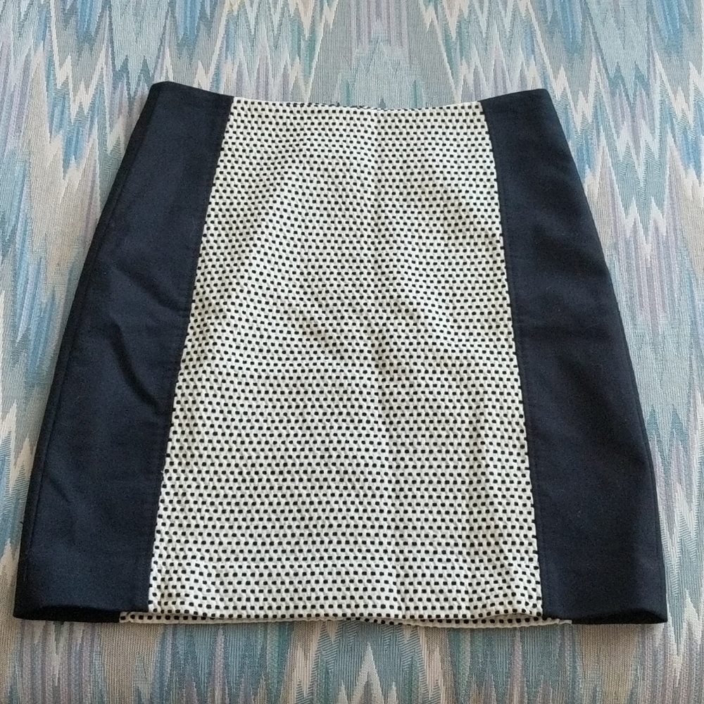Ann taylor loft black and white size 0 skirt